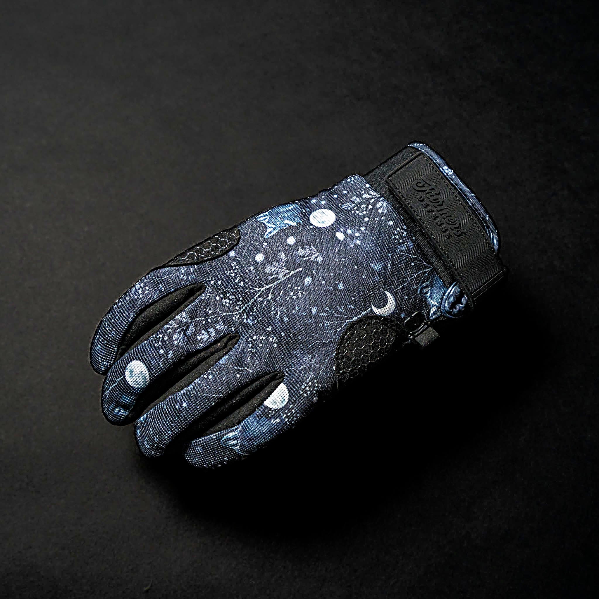  ENFIELD,ARMED WINTER GLOVESレディース Insulated Winter Gloves - Women's - Midnight Wolves – Farmers Defense