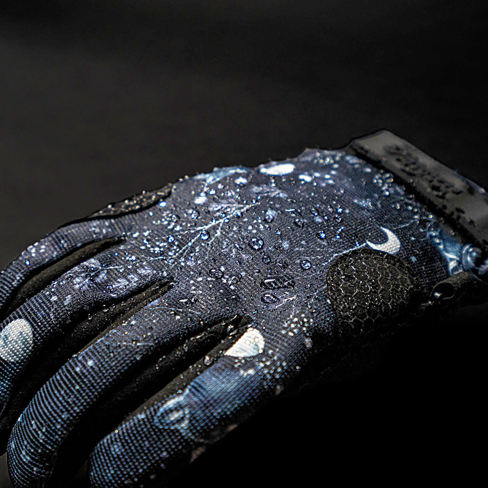 Insulated Winter Gloves - Women's - Midnight Wolves detail